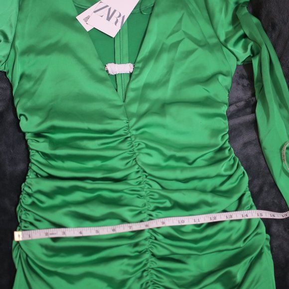 NWT JEWEL TRIM DRAPED SATIN EFFECT GREEN DRESS. - Picture 13 of 14